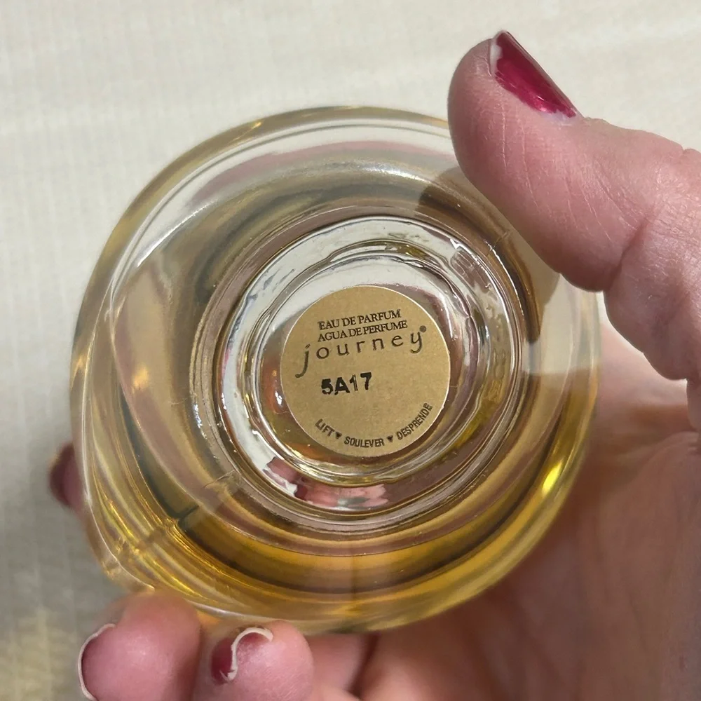 Journey by Mary Kay Elegant Women’s Perfume Bottle - Gold Yellow Scent - Picture 4 of 5